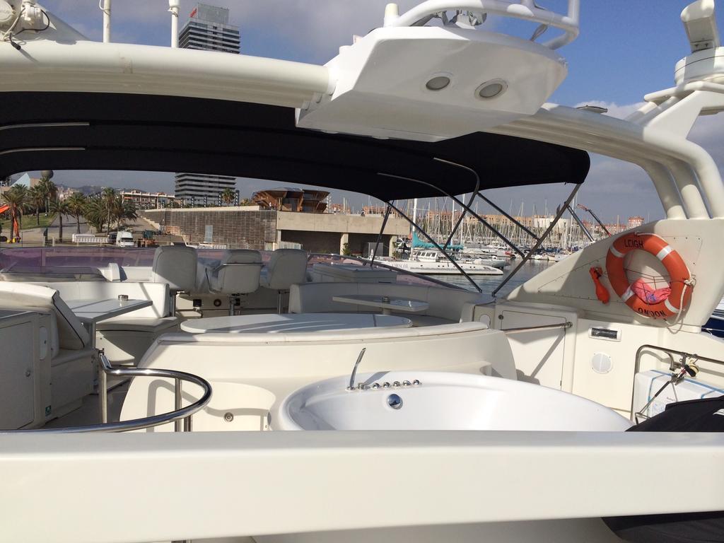 Leigh Yacht Hotel na wodzie